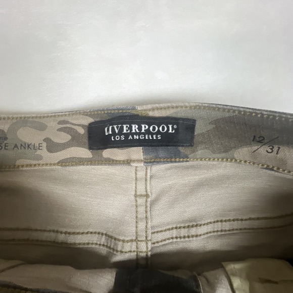 NWT Liverpool Los Angeles Camo Skinny Pants – W/ Sequin Strip Women's Size 12/31 - Picture 13 of 16